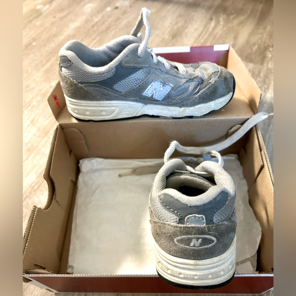KIDS Boys New Balance 990NVI 10 Wide with orig box